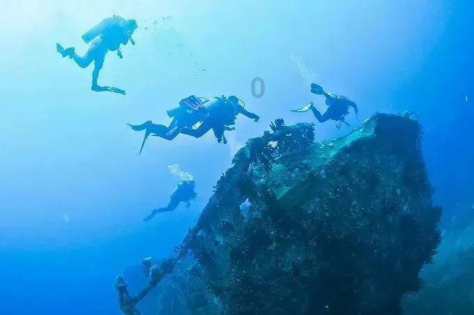 联十一线三江口特大桥实现首个主塔封顶